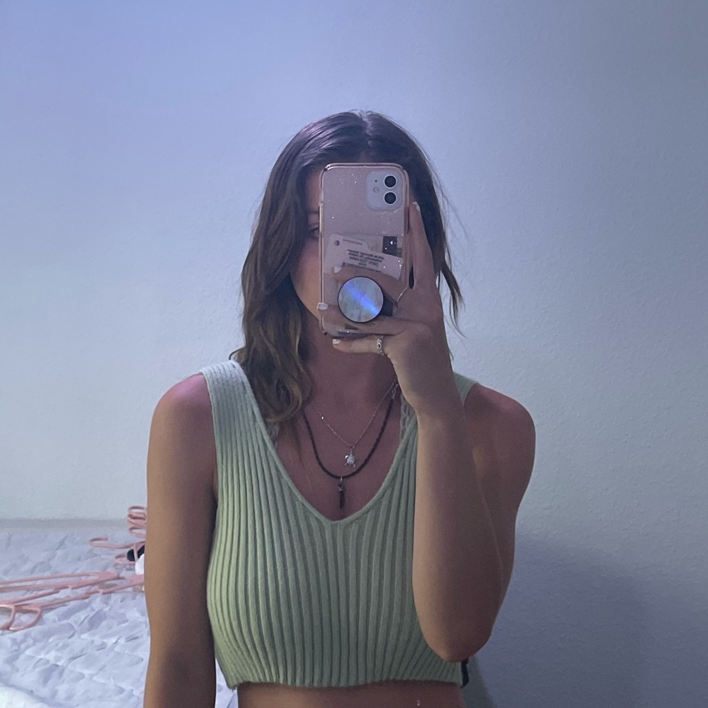 Cropped knitted green top